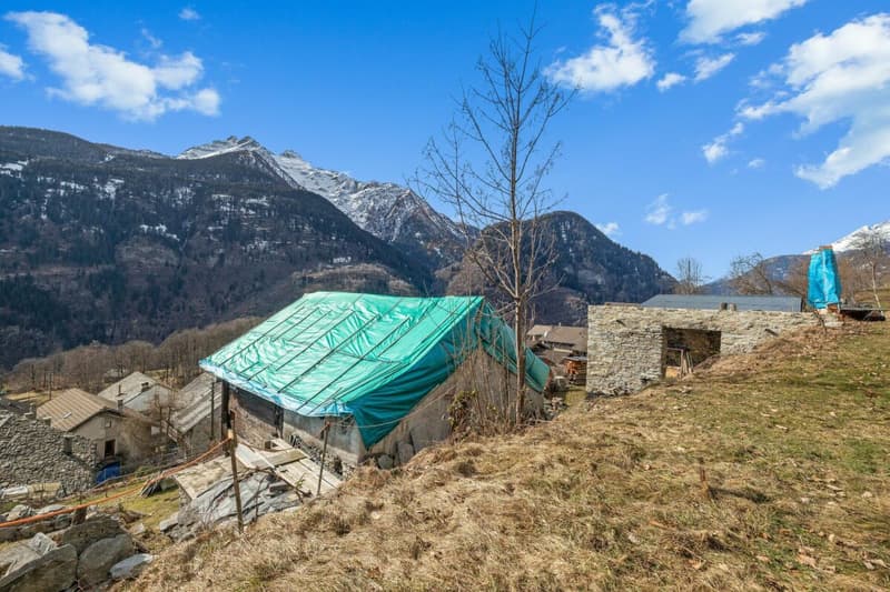 Historisches Ensemble mit bewilligtem Projekt in Calonico (24)