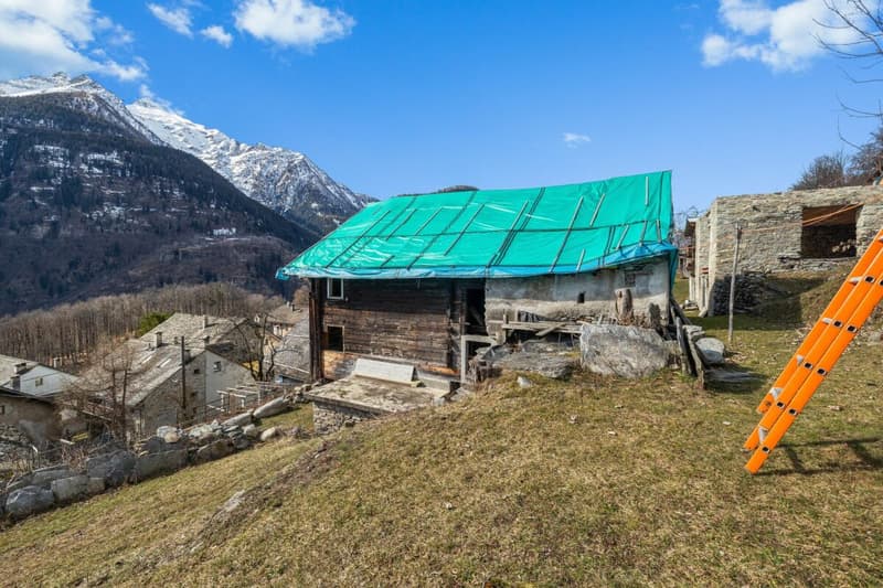 Historisches Ensemble mit bewilligtem Projekt in Calonico (2)
