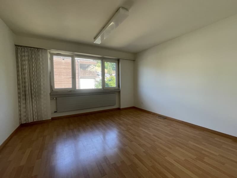 Sonnige 3.5 Zi-Wohnung mit Balkon und Garage (4)