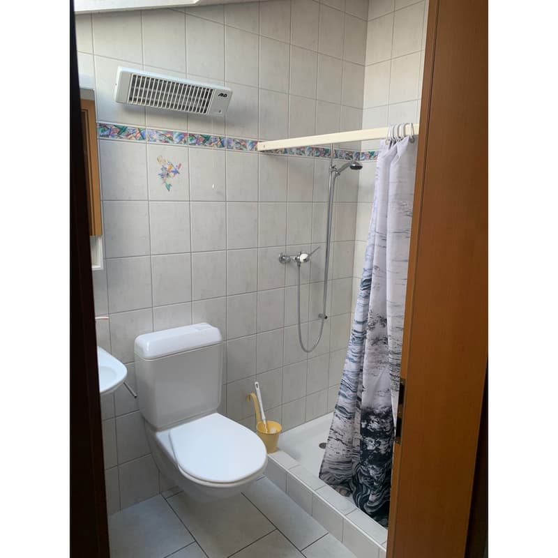 Appartement spacieux 5 pièces avec balcon dans un quartier calme (10)