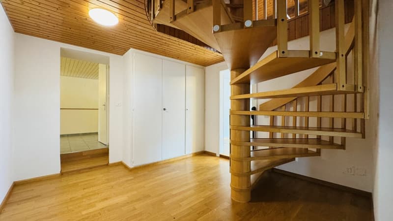 Low-maintenance two-family house with 2 residential units, garage, and 4-5 parking spaces in Ramlinsburg (10)