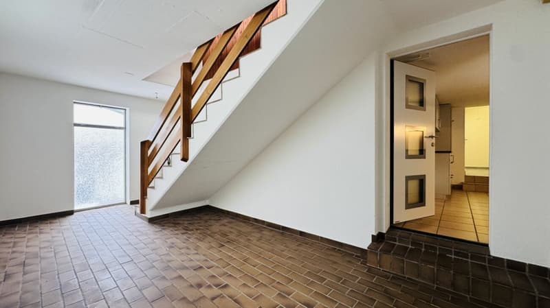 Low-maintenance two-family house with 2 residential units, garage, and 4-5 parking spaces in Ramlinsburg (2)