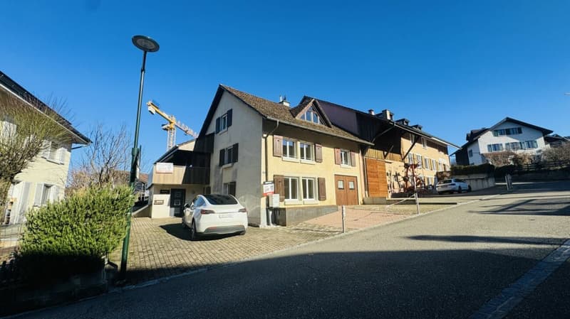 Low-maintenance two-family house with 2 residential units, garage, and 4-5 parking spaces in Ramlinsburg (1)