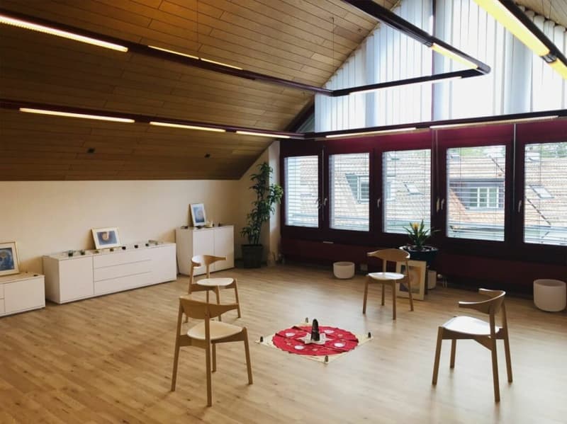 Spazio commerciale luminoso di 119 m² a Riehen - ideale per ufficio, studio o servizio (1)