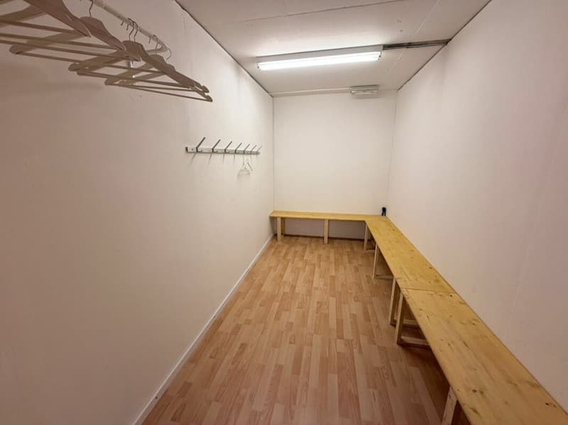 Bureau, stockage ou local commercial avec fenêtres (7)