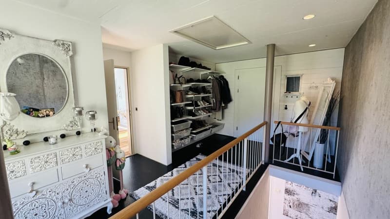 Maison d'architecte de 6,5 pièces avec piscine, garage, 3 places de parking et vue dégagée (16)