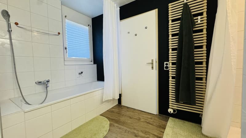 Maison d'architecte de 6,5 pièces avec piscine, garage, 3 places de parking et vue dégagée (25)