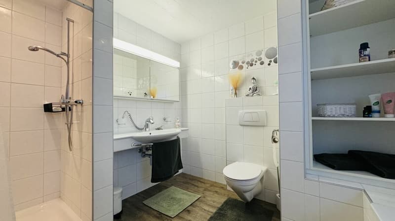 Maison d'architecte de 6,5 pièces avec piscine, garage, 3 places de parking et vue dégagée (27)