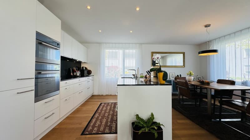 Neuwertige 4.5-Zimmer-EG Wohnung, 2 Nasszellen, Loggia, Gartenanteil, Lift, Keller und 1 AEHP (3)