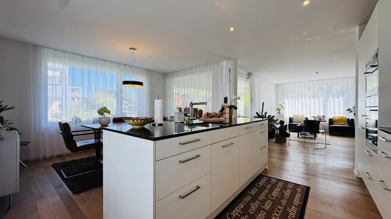 Neuwertige 4.5-Zimmer-EG Wohnung, 2 Nasszellen, Loggia, Gartenanteil, Lift, Keller und 1 AEHP (5)