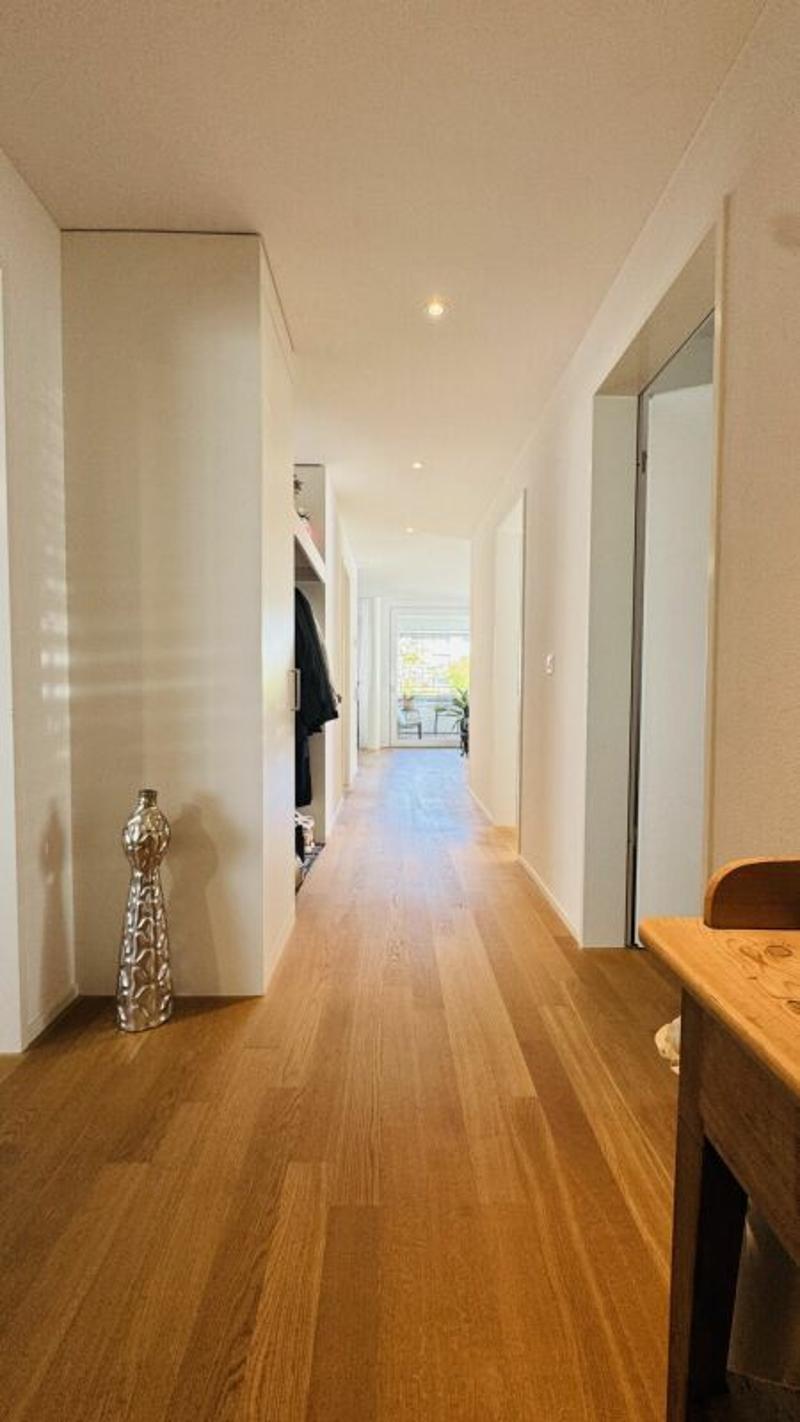 Neuwertige 4.5-Zimmer-EG Wohnung, 2 Nasszellen, Loggia, Gartenanteil, Lift, Keller und 1 AEHP (14)
