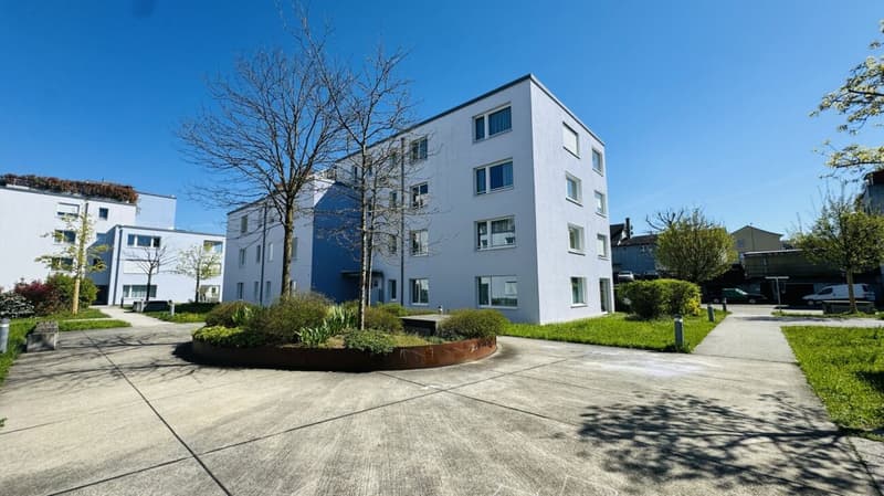 Neuwertige 4.5-Zimmer-EG Wohnung, 2 Nasszellen, Loggia, Gartenanteil, Lift, Keller und 1 AEHP (16)