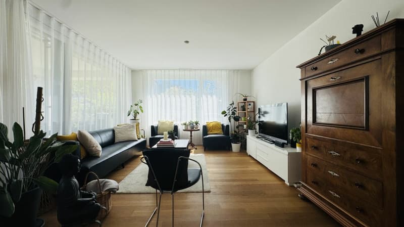 Neuwertige 4.5-Zimmer-EG Wohnung, 2 Nasszellen, Loggia, Gartenanteil, Lift, Keller und 1 AEHP (8)