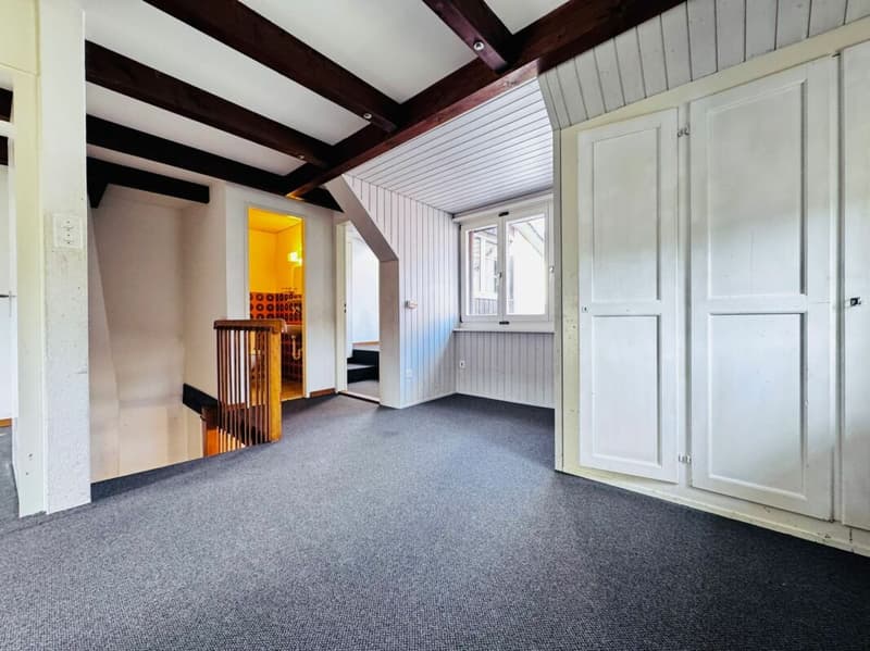5.5-Zimmer-Wohnung mit Balkon und Gartenmitbenützung - einfacher Ausbaustandard (9)