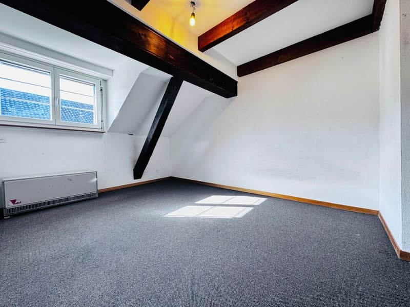 5.5-Zimmer-Wohnung mit Balkon und Gartenmitbenützung - einfacher Ausbaustandard (5)