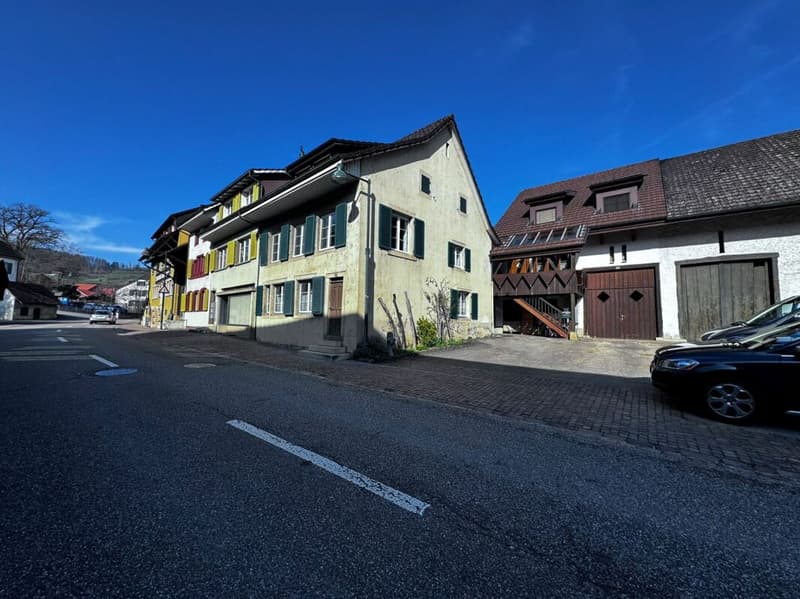 5.5-Zimmer-Wohnung mit Balkon und Gartenmitbenützung - einfacher Ausbaustandard (3)