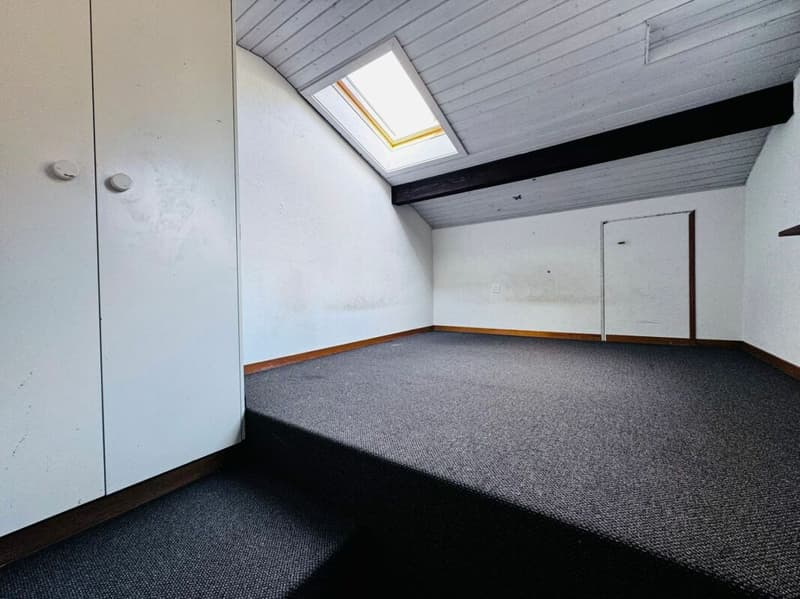 5.5-Zimmer-Wohnung mit Balkon und Gartenmitbenützung - einfacher Ausbaustandard (7)