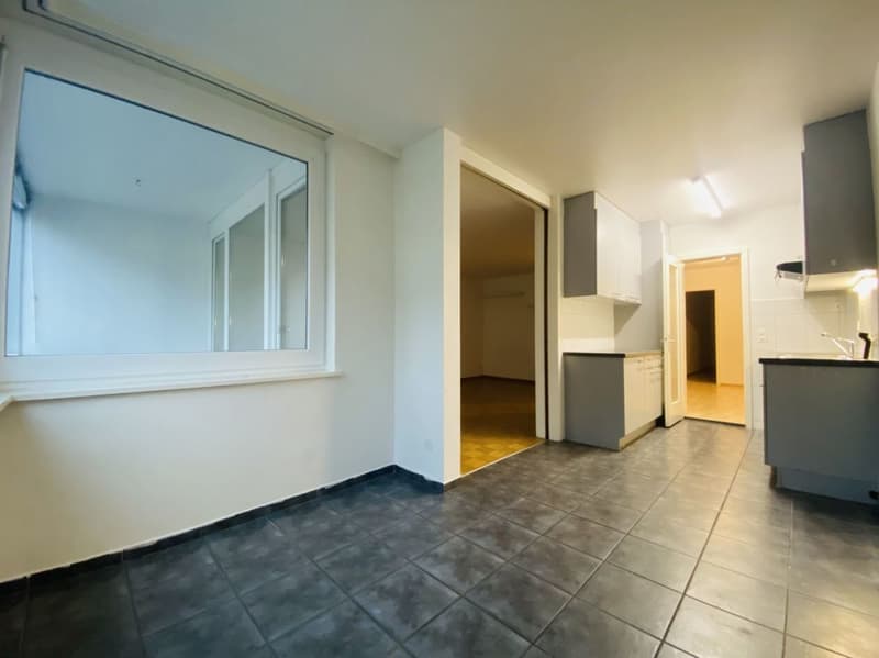 Teilsanierte 3.5-Zi.-Wohnung mit 2 Balkonen, Lift und Keller (5)