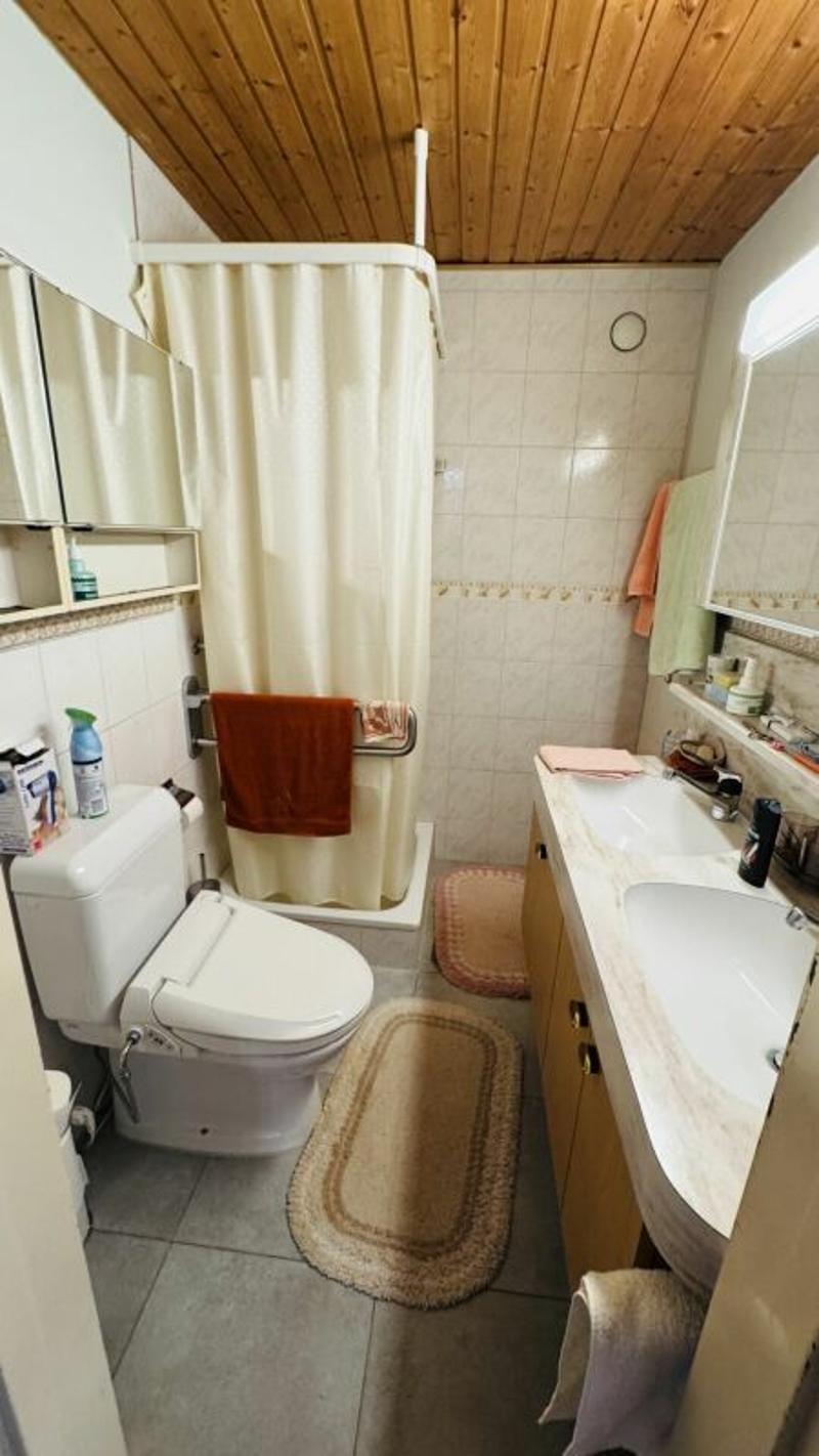 5.5-room row house with garden and garage - in need of renovation (10)