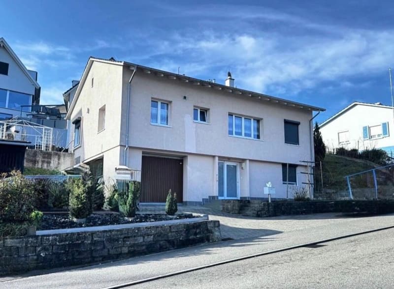 4.5-room single-family home with 580 m² plot, garage & great potential (1)
