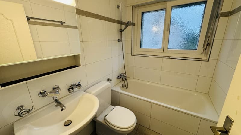 2.5-Zimmer: Balkon, Aussicht, Kellerabteil - per sofort (3)