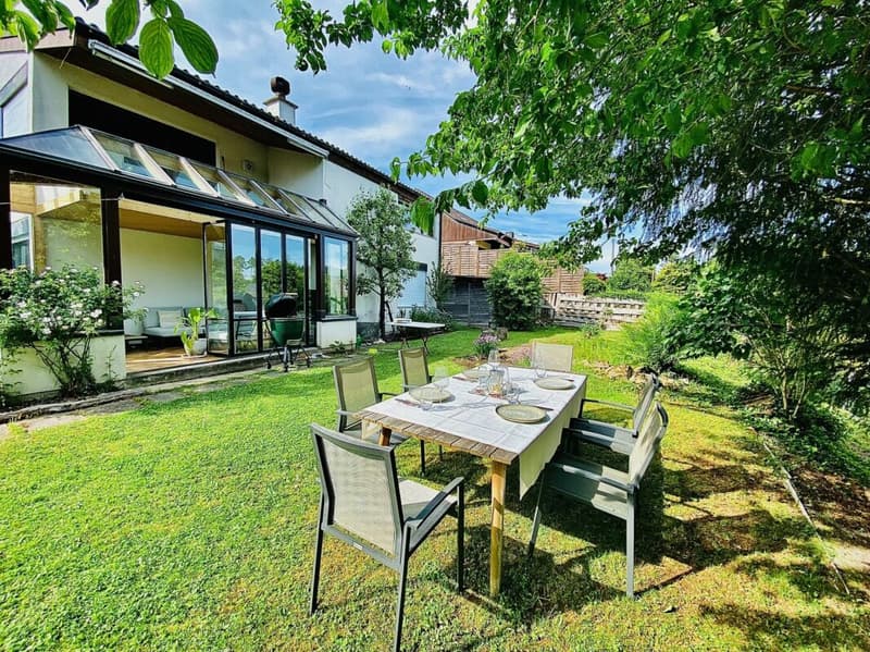 Detached 5.5-room single-family house with winter garden, garage, and sunny garden (1)