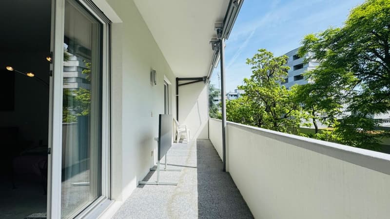 Well-maintained 3.5-room apartment in Binningen with elevator, 12 m² balcony, and private laundry tower (14)