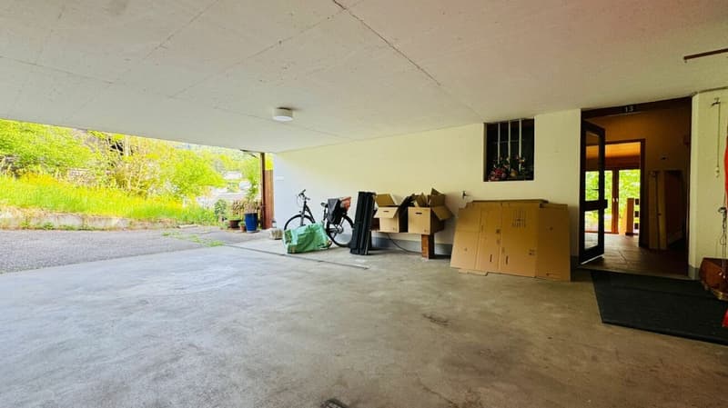 Spacious single-family home with 2 apartments, parking, panoramic views, and garden in top location (14)