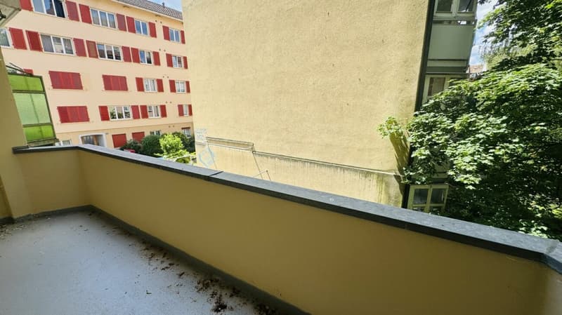 First occupancy 2.5-room apartment with private washing machine/tumbler, large balcony, and cellar compartment (9)