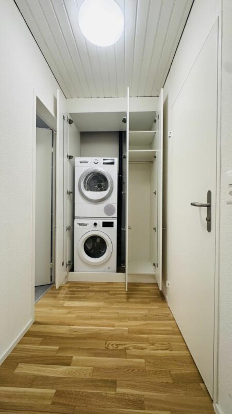 First occupancy 2.5-room apartment with private washing machine/tumbler, large balcony, and cellar compartment (6)