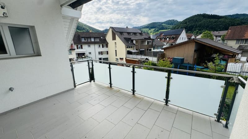 4.5-room maisonette with balcony, 2 wet cells, 2 underground parking spaces, laundry tower, and cellar (8)
