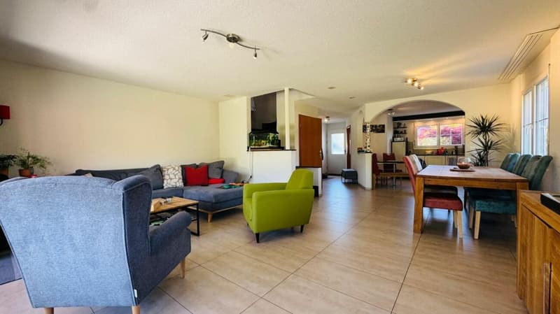 4.5-room corner row house with garden, garage, parking space & pizza oven in Giebenach (3)
