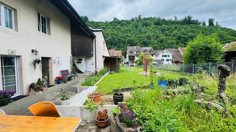 Gepfl. 5.5-Zi.-Whg. im 1. OG eines gepflegten 2-FH mit Balkon, PP & Gartennutzung (20)