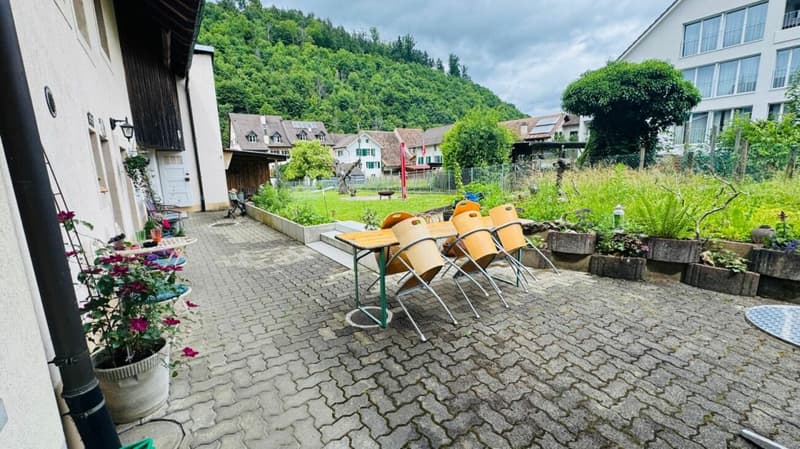 Gepfl. 5.5-Zi.-Whg. im 1. OG eines gepflegten 2-FH mit Balkon, PP & Gartennutzung (18)