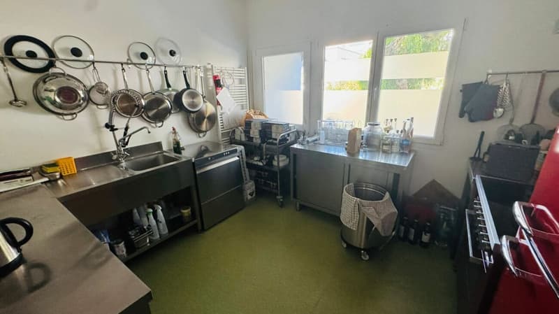 Gut sichtbare Gewerbefläche in Liestal mit Küche, Keller und Parkplatz (5)