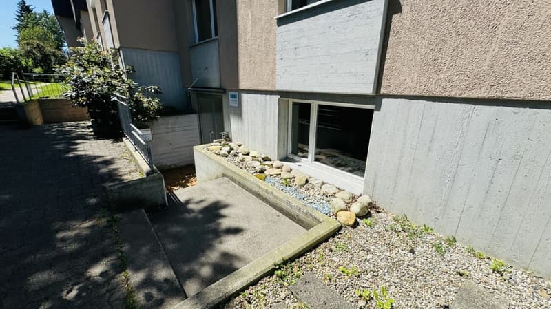 Top commercial space on the ground floor with visitor parking and bus stop in front of the door (5)