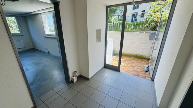 Top commercial space on the ground floor with visitor parking and bus stop in front of the door (17)