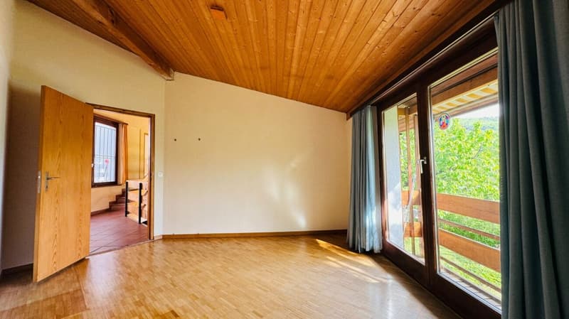 Maison unifamiliale spacieuse avec 2 appartements, places de parking, vue panoramique et jardin dans un excellent emplacement (14)