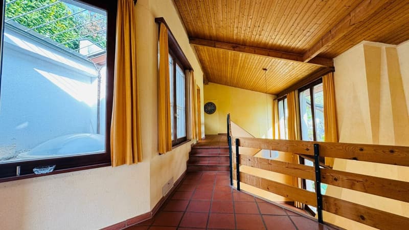 Maison unifamiliale spacieuse avec 2 appartements, places de parking, vue panoramique et jardin dans un excellent emplacement (9)