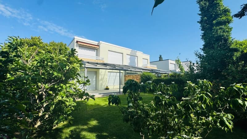 Beautiful 6.5-room semi-detached house with winter garden, garden & parking at top location (1)