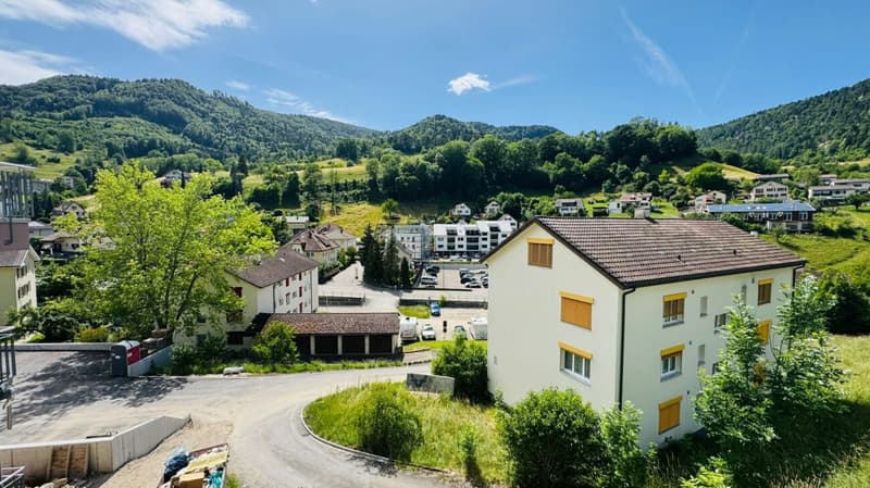 Appartamento di 3 locali luminoso con bella vista in una zona tranquilla a Waldenburg (2)