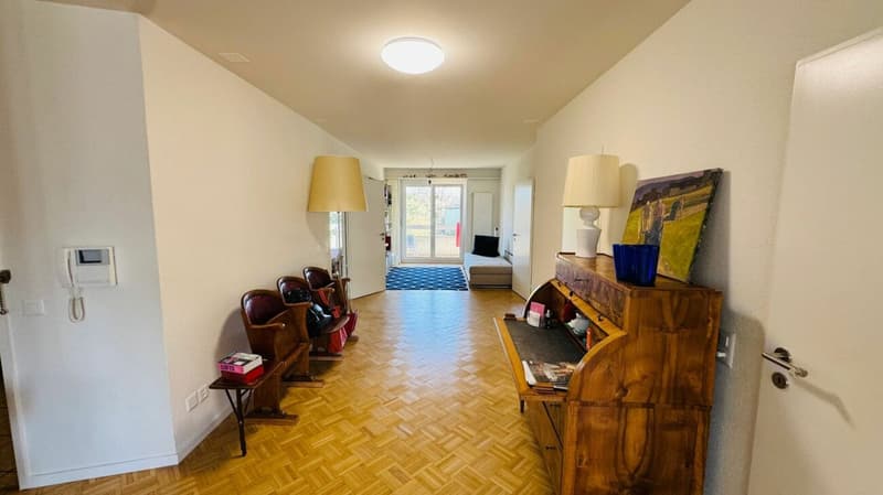 Completely renovated 3.5-room apartment with 2 bathrooms, 2 balconies, and 1 underground parking space (6)