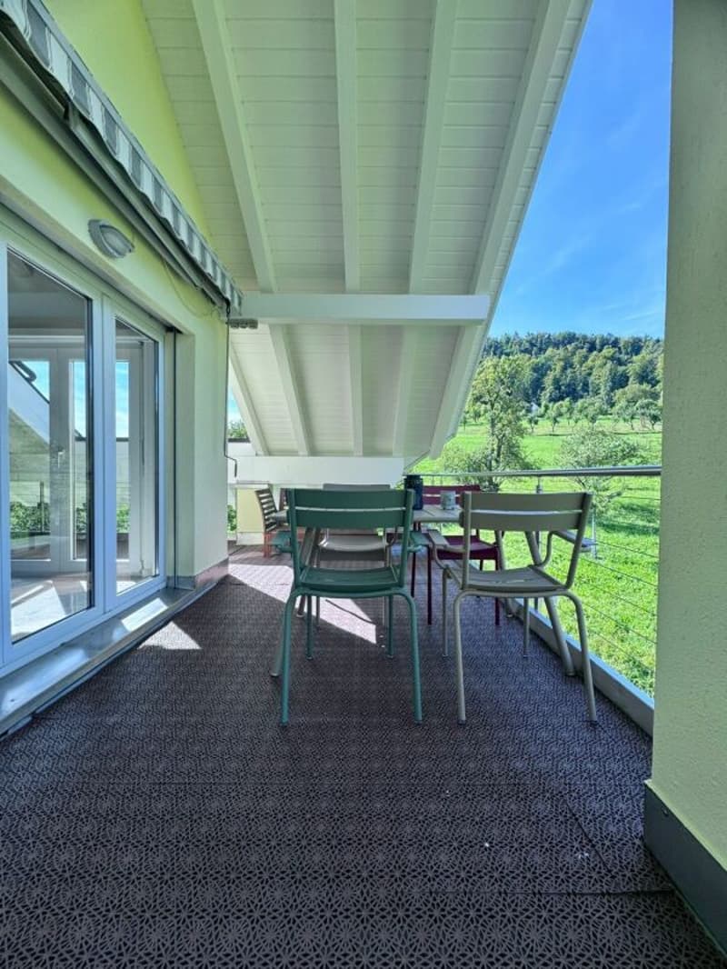4.5-Dachwohnung, 2 Terrassen, ca. 32 m² Aussenfläche, schöner Aussicht und garagenbox (11)