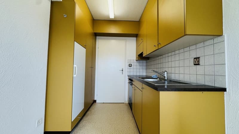 Appartamento accogliente di 3,5 locali con balcone, ascensore, cantina e circa 80 m² di spazio abitativo (4)