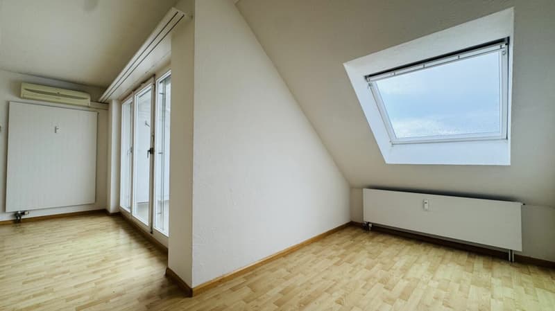 Appartamento accogliente di 3,5 locali con balcone, ascensore, cantina e circa 80 m² di spazio abitativo (3)