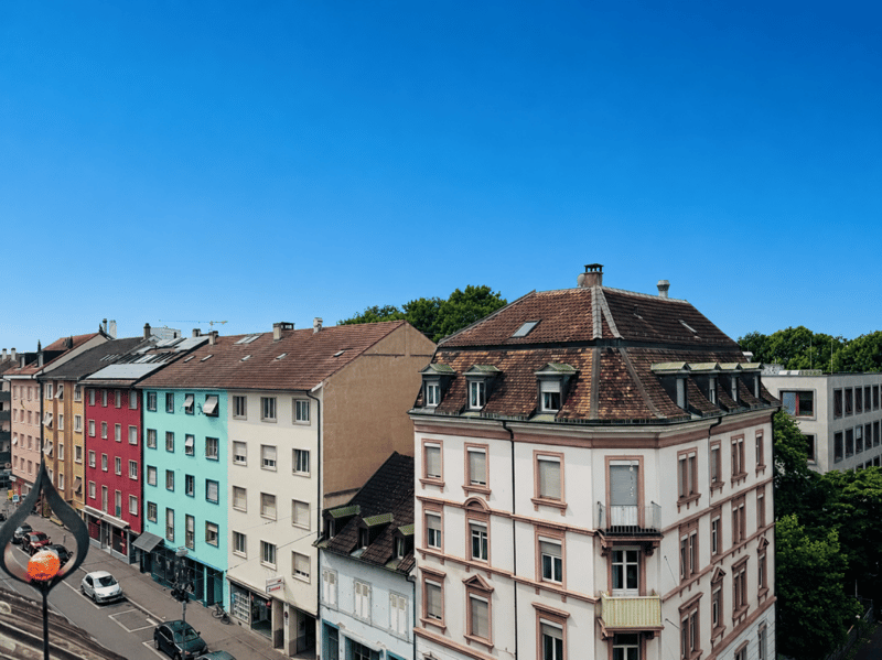 Appartamento accogliente di 3,5 locali con balcone, ascensore, cantina e circa 80 m² di spazio abitativo (1)
