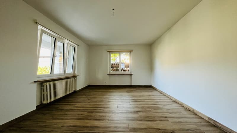 Charmant appartement de jardin 3.5 pièces avec rénovations, espace de séjour et beau jardin (5)