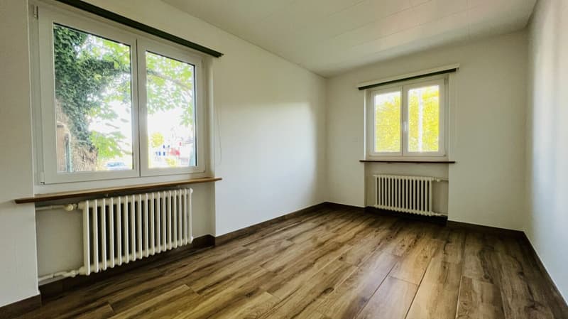 Charmant appartement de jardin 3.5 pièces avec rénovations, espace de séjour et beau jardin (12)