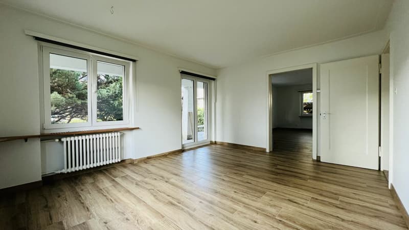 Charmant appartement de jardin 3.5 pièces avec rénovations, espace de séjour et beau jardin (10)