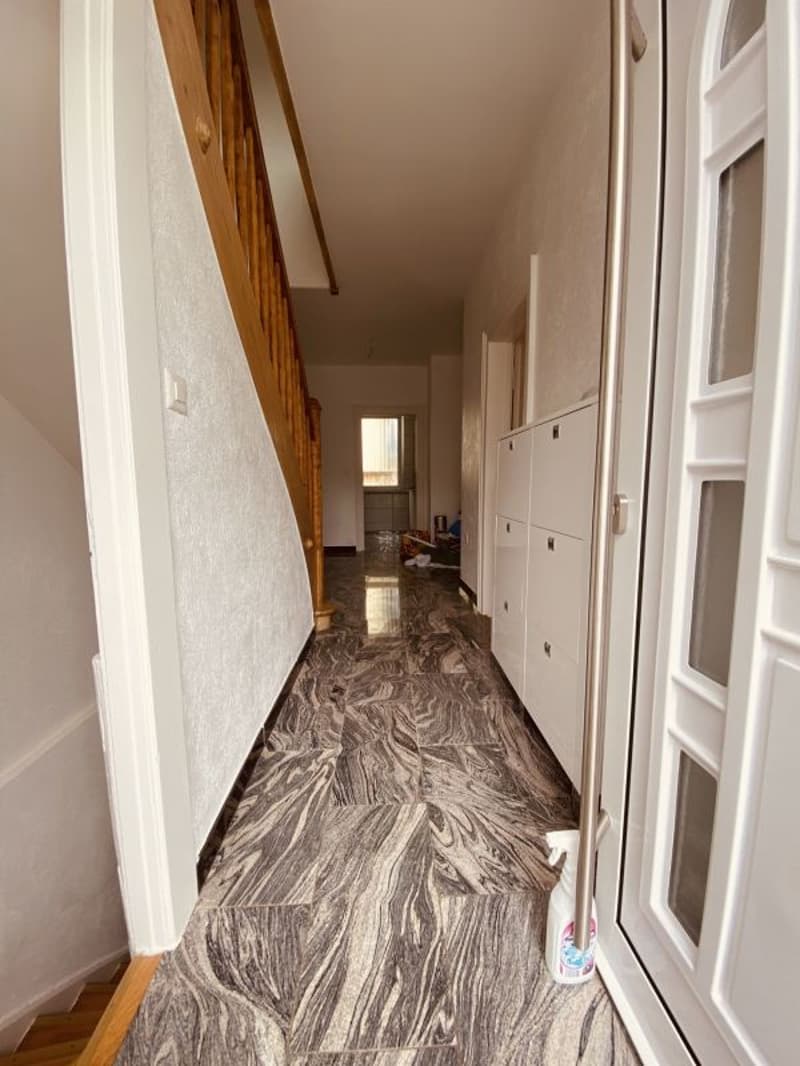Maison de 4,5 pièces rénovée avec place assise et cave - Idéale pour les célibataires, les couples ou les petites familles (7)